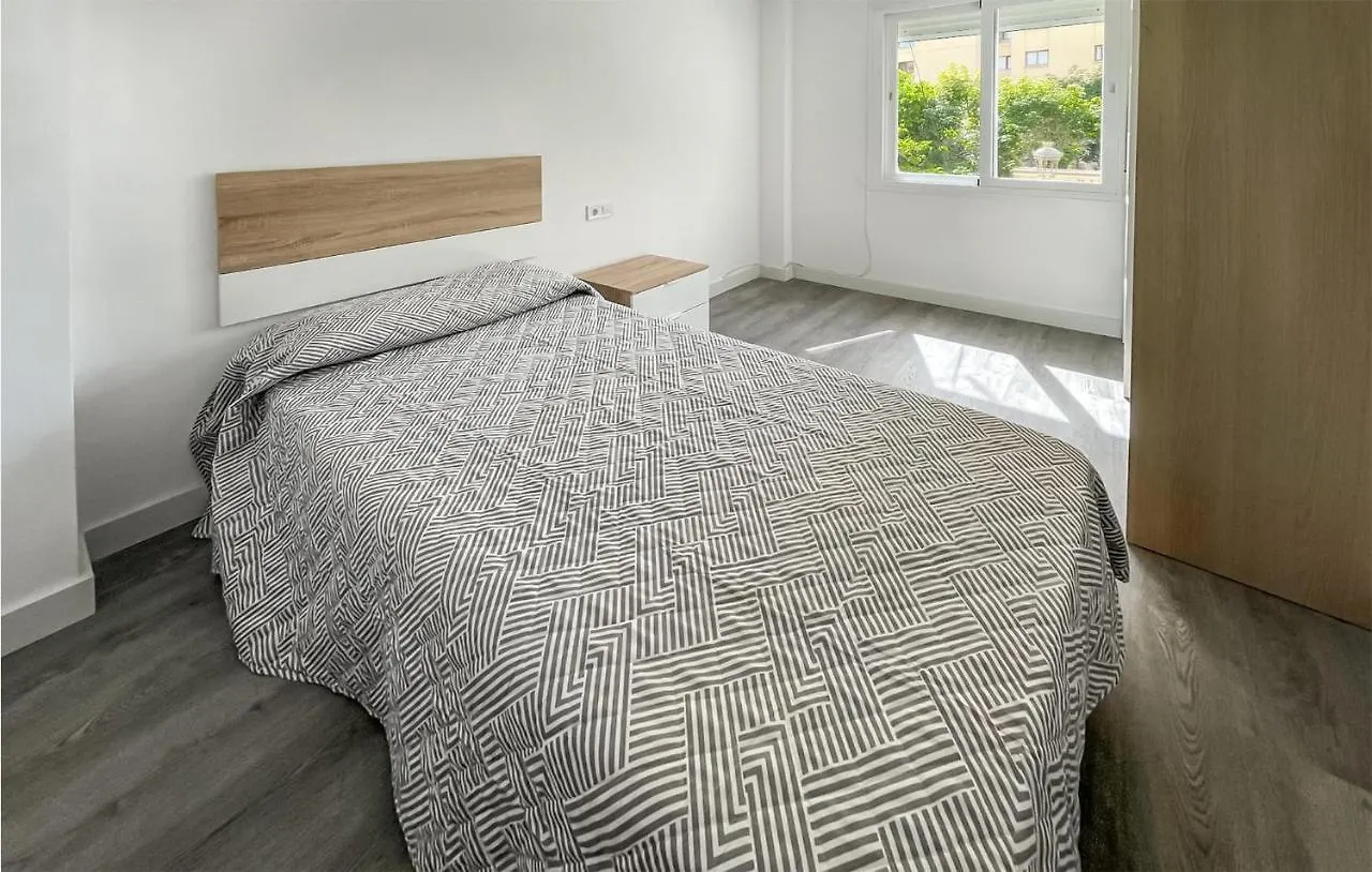 3 Bedroom Awesome Apartment In إِستيبونا