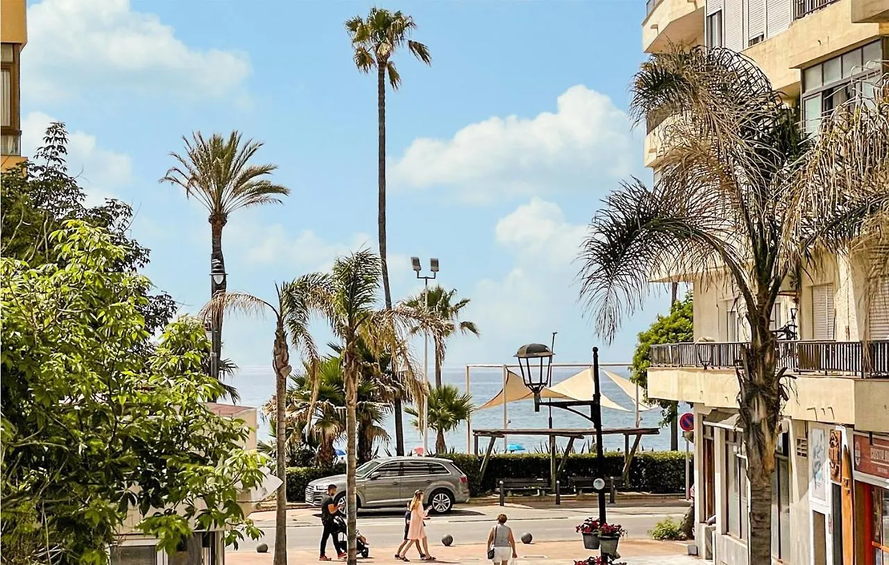 3 Bedroom Awesome Apartment In إِستيبونا 0*,  إسبانيا